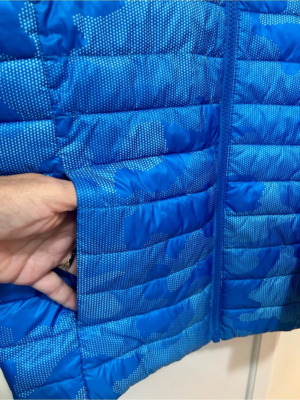 NWOT Lands’ End Boys Packable Puffer Jacket Blue Camo Medium 10-12